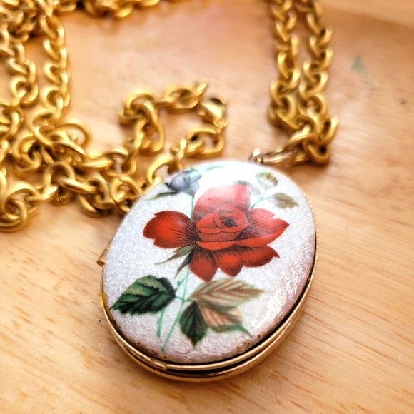 Vintage photo Locket with long chain - Picture 1 of 8